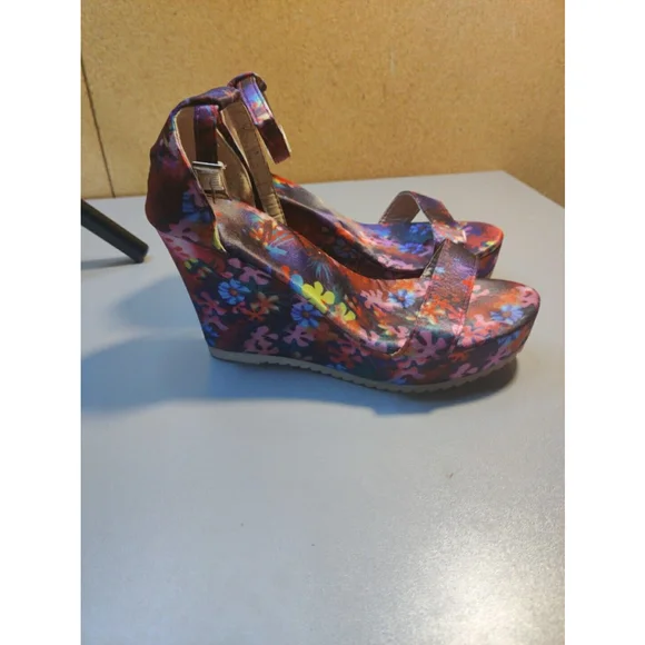 Unbranded Floral Wedge Size 7.5 - Picture 2 of 8